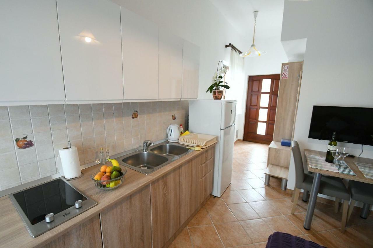 Studio Apartman Kris Marinici  Extérieur photo